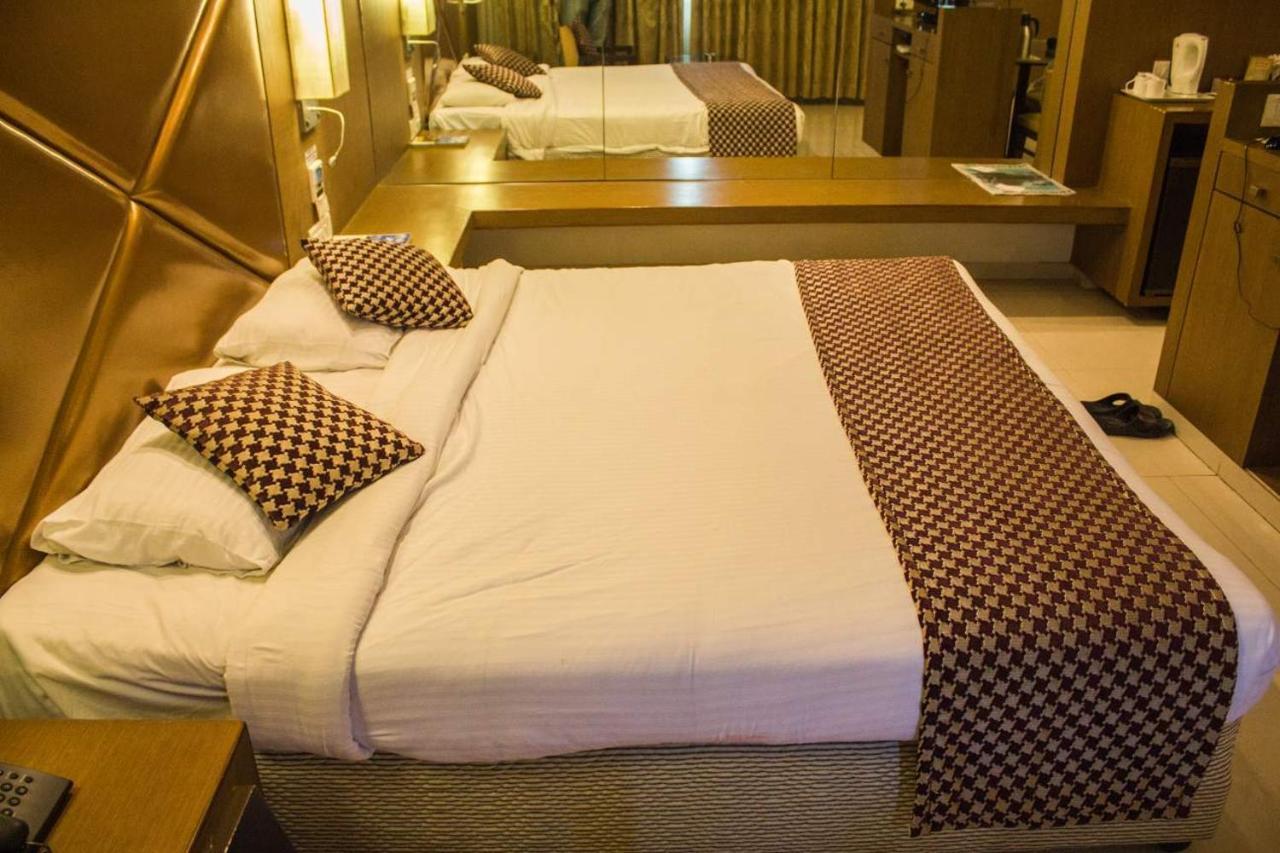 Hotel Corporate Наві-Мумбаї Екстер'єр фото