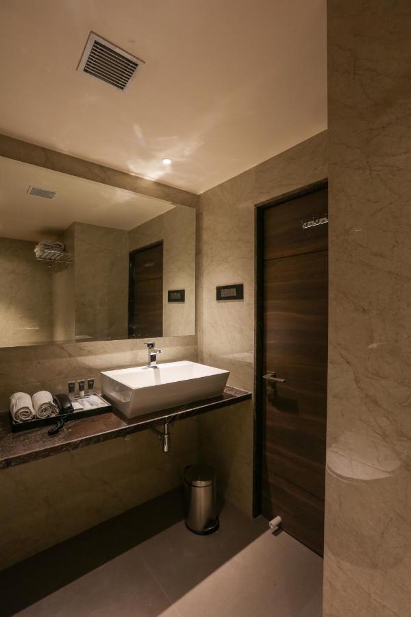 Hotel Corporate Наві-Мумбаї Екстер'єр фото